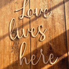 Love lives here (3mm)
